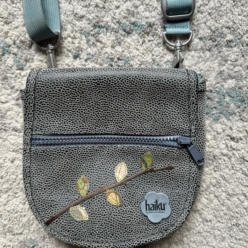 Haiku Crossbody Purse Bag Gray Vegan Pebble Leather Detachable Strap Clutch - Picture 2 of 5